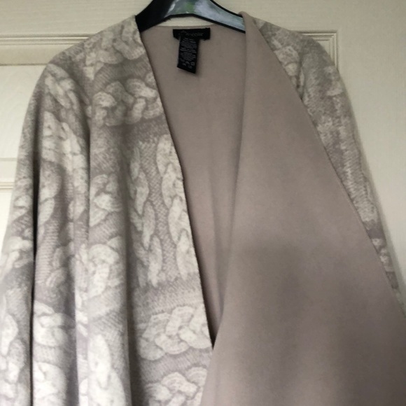 Shawl/Wrap - Picture 4 of 4